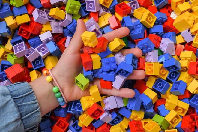 跨界狂想：LEGO 潮流野心不停新葡京娱乐场app积木、赛车与(图14)