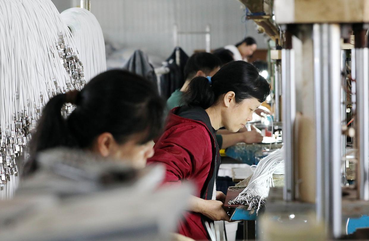业回流？美国一线企业主：这是致命幻觉澳门新葡京网站特朗普推关税能让制造(图3)